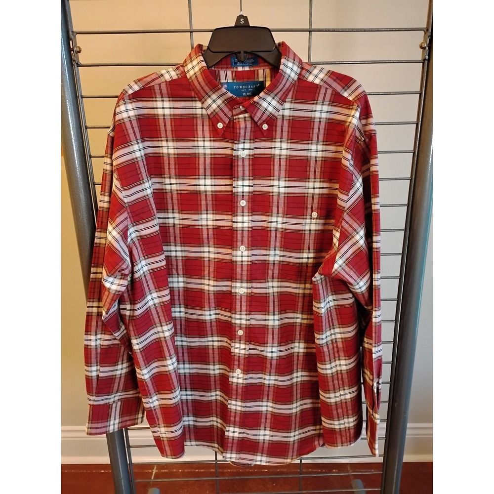 Towncraft Mens XL Red Plaid Button Down Shirt Wrinkle Free Stain Release Long Sl
